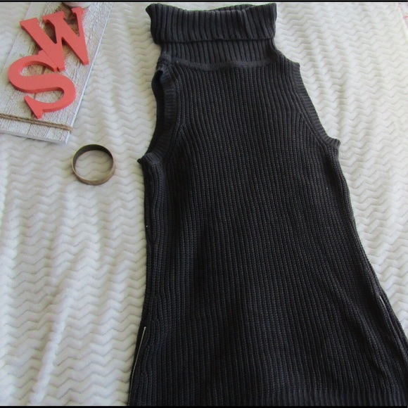 Candie's Tops - Candies Sweater Tunic With Zippers On The Side
